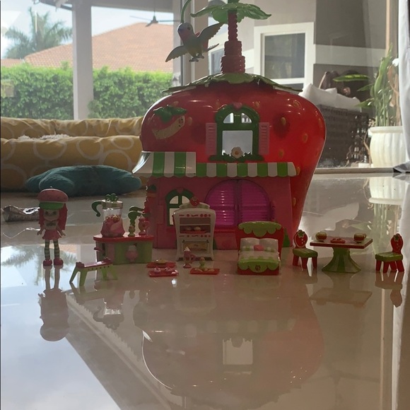 Strawberry Shortcake Berry Cafe